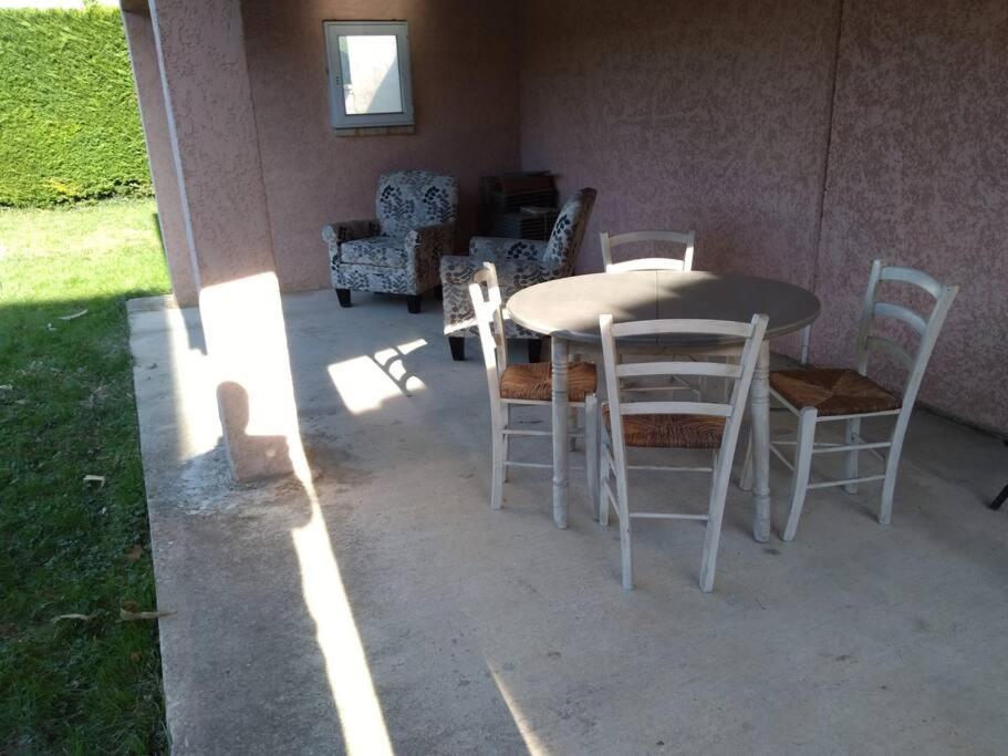 Comme A La Maison ! Chavanoz Exterior photo